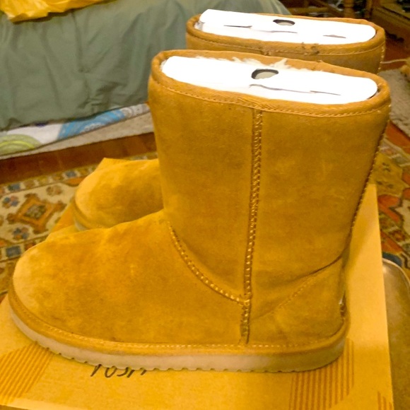 Like new Koolaburra By Ugg Boots, Size 8 - Picture 2 of 9